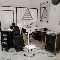 کل وسایل ناخن،تابلو،کل کمد همراه آینه