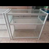 میز ویترین فلزی و مانکن