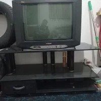 تلویزیون سامسونگ و میز