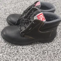 کفش ایمنی|کیف، کفش، کمربند|آبیک, |دیوار