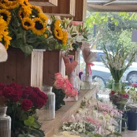 نیروی کار جوان برای گل فروشی