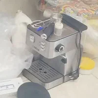 کلا ی بار روشن شده ی اسپرسو تک زدن باهاش
