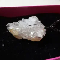 گردنبند راف کوارتز. اصل. با یک عدد سنگ کلکسیونی