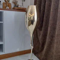 گلدان کنار سالنی