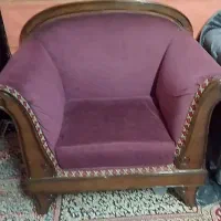 مبلمان هفت نفره درحال استفاده هستن