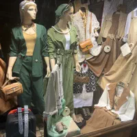 فروشنده خانم