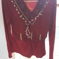 تعدادی بلیز،دامن و لباس مجلسی|لباس|صحنه, |دیوار