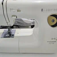 چرخ خیاطی و میز