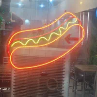 نئون در هات داگ