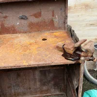 میز کار اهنی