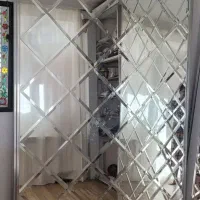 اینه دکوراتیو نصب شده روی ام دی اف