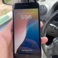 ایفون se 2020 تمیز