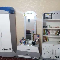 کمد اتاق و آینه و کتابخانه