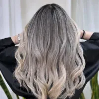 استخدام واموزش رنگ و تضمین خدمات رنگ مووارایش دایم
