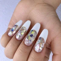 آفر ویژه کاشت ناخن(بلوار توس) با ماندگاری بالا