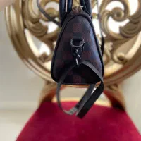 تعدادی کیف زنانه|کیف، کفش، کمربند|اندیشه, اندیشه فاز ۱|دیوار