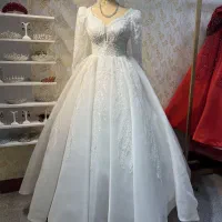 لباس عروس با قیمت مناسب هرعدد ۹،۸۰۰بفروش میرسد