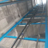 به ۱ نفر در آسانسور نیازمندیم