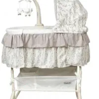 تخت نوازد کنار تخت مادر