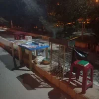 ۴عدد میز ۴تا صندلی ۲ تا صندلی پشت دار با منقل