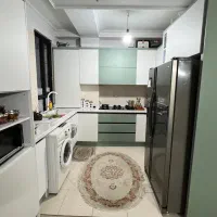 ۵۰متری با اسانسورغربیها،حسینی