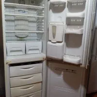 دو عدد یخچال|یخچال و فریزر|بافت, |دیوار