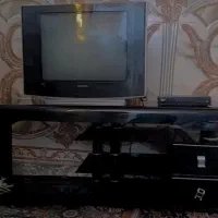 تلویزیون و میز و دیجیتال