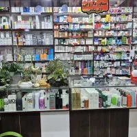 دکور و پیشخوان و قفسه های بهداشتی و داروخانه ای