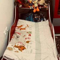 تخت و کمد طرح ماشین چوبی بهمراه تشک سالم و‌نو