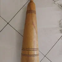 یک لنگه میل باستانی آز.قدیم استادیوازادی کارمی کرد