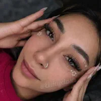 اکستنشن مژه / دانشجو