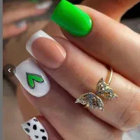 خدمات و آموزش کاشت ناخن ترمیم وتتو بدن و مژه