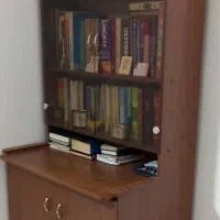 کتابخانه و میز تحریر