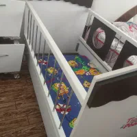 یک عدد تخت خواب کودک کاملا سالم و بدون خط وخش