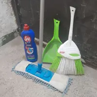 به یک خانوم جهت نظافت منزل