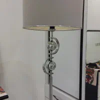 آباژور ایستاده