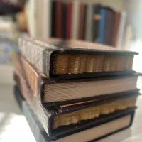 تعدادی البوم به فروش می رسد.