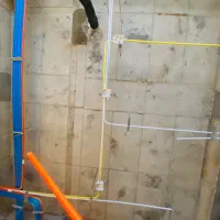 نیازمند کمک برقکار ساختمان