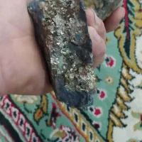 سنگی که آهن ربا هم میچسبه