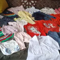 تعداد زیادی لباس بچه از نوزادی تا 10 ساله و پتو