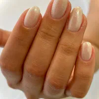 کاشت حرفه ای نه مبتدی فقط ۳۵۰ در آکادمی تخصصی ناخن