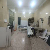 کارگر کارگاه کابینت سازی