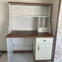 میز تحریر جادار با کتابخانه کاملا نو