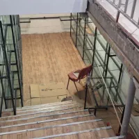 دکور فلز سبک همراه باشیشه