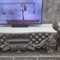 میز تلویزیون وساعت