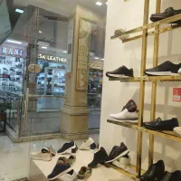 استخدام فروشنده آقا باز نشسته