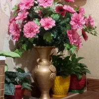 گل مصنوعی با گلدان