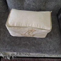 یک عدد رو میزی گرد با بقچه زیپی
