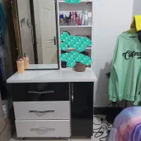 تخت ۲نفره به همراه میزتوالت کشویی