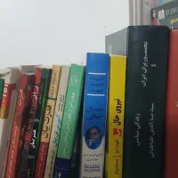 تعدادی کتاب های مختلف. دست دو. ولی تمیز